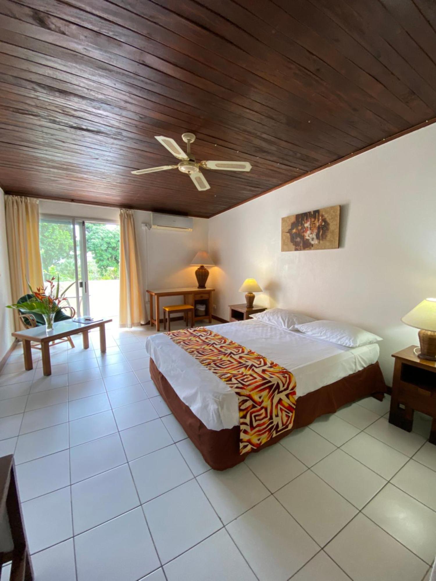 Hotel Santo Vanuatu Luganville Exterior photo
